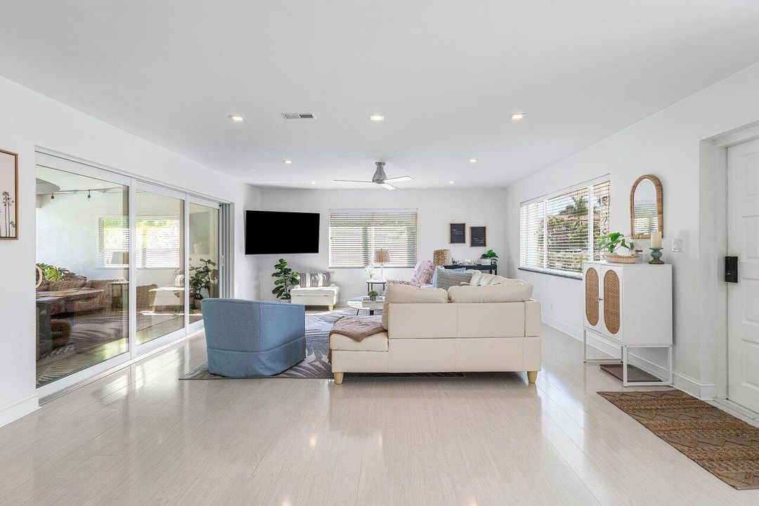 For Sale: $899,900 (3 beds, 2 baths, 2118 Square Feet)