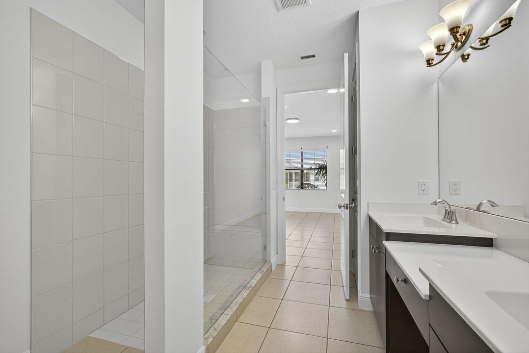 Под контрактом: $4,750 (4 спален, 3 ванн, 2252 Квадратных фут)