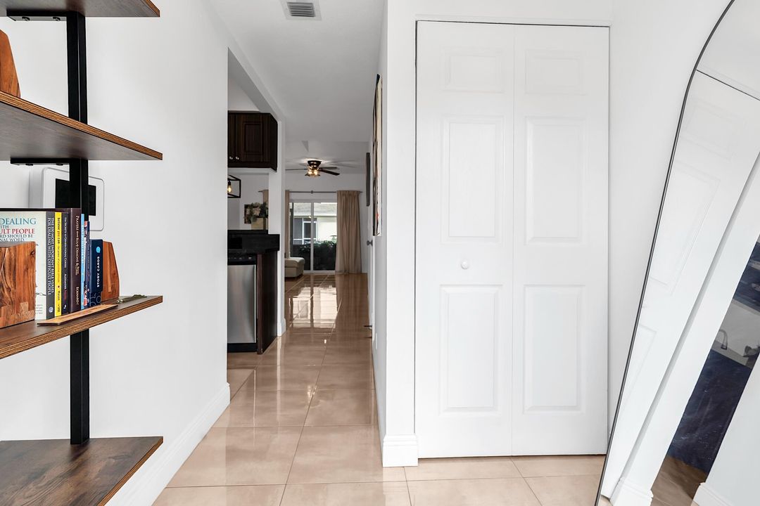 For Sale: $415,000 (2 beds, 2 baths, 1110 Square Feet)