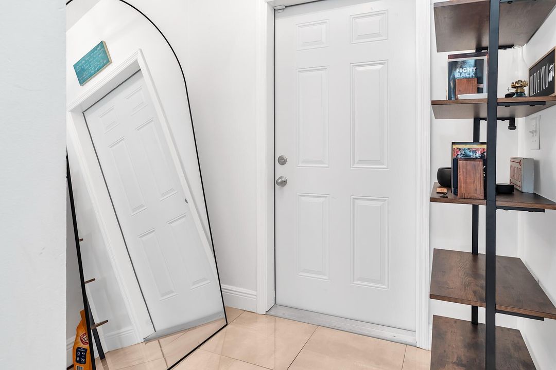 For Sale: $415,000 (2 beds, 2 baths, 1110 Square Feet)