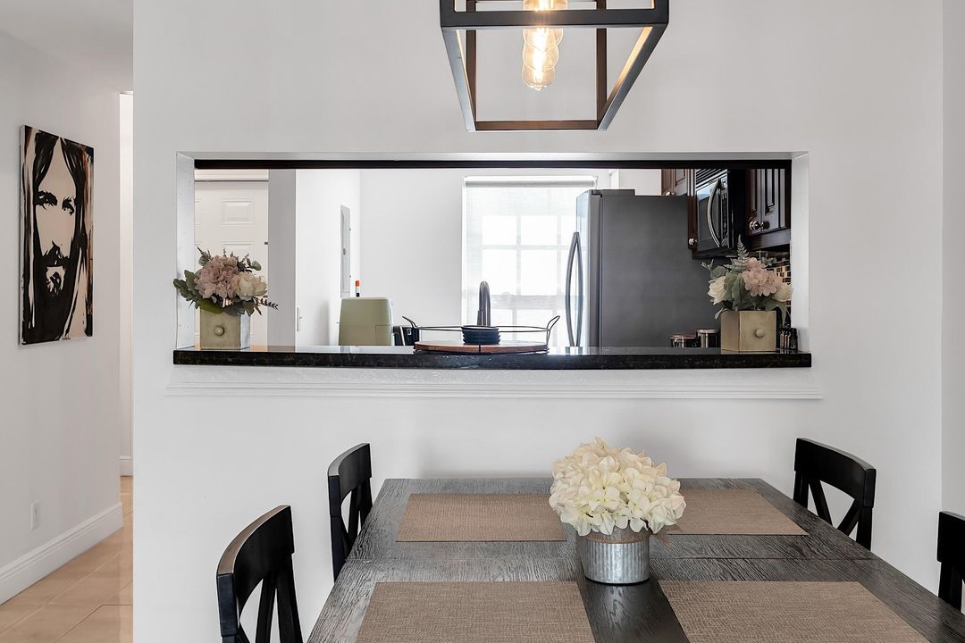 For Sale: $415,000 (2 beds, 2 baths, 1110 Square Feet)