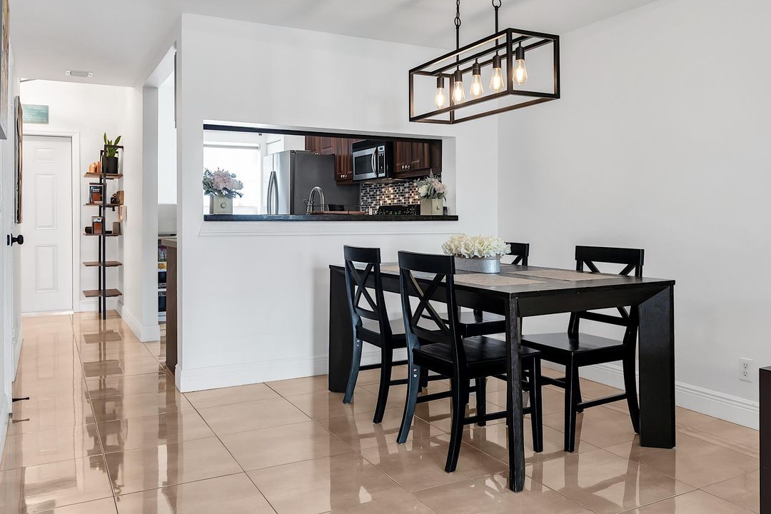 For Sale: $415,000 (2 beds, 2 baths, 1110 Square Feet)