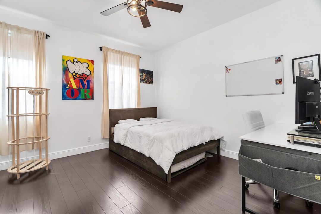 For Sale: $415,000 (2 beds, 2 baths, 1110 Square Feet)