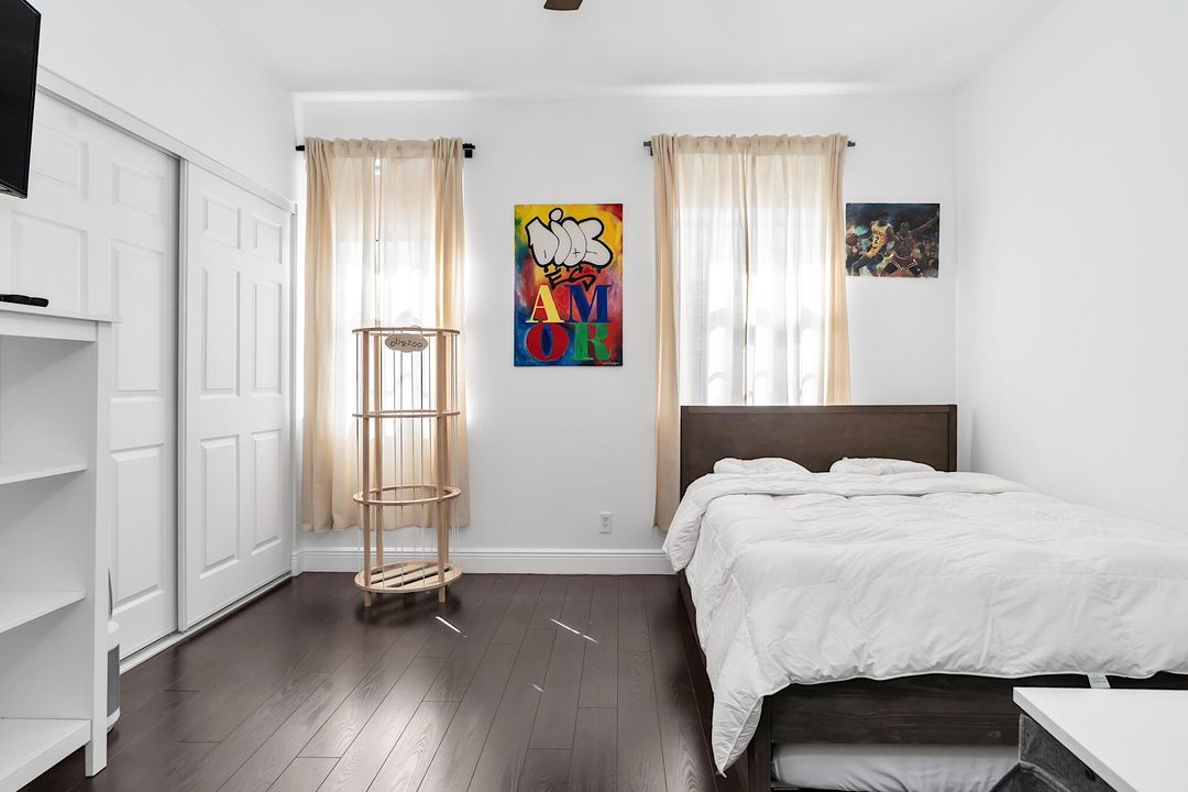 For Sale: $415,000 (2 beds, 2 baths, 1110 Square Feet)