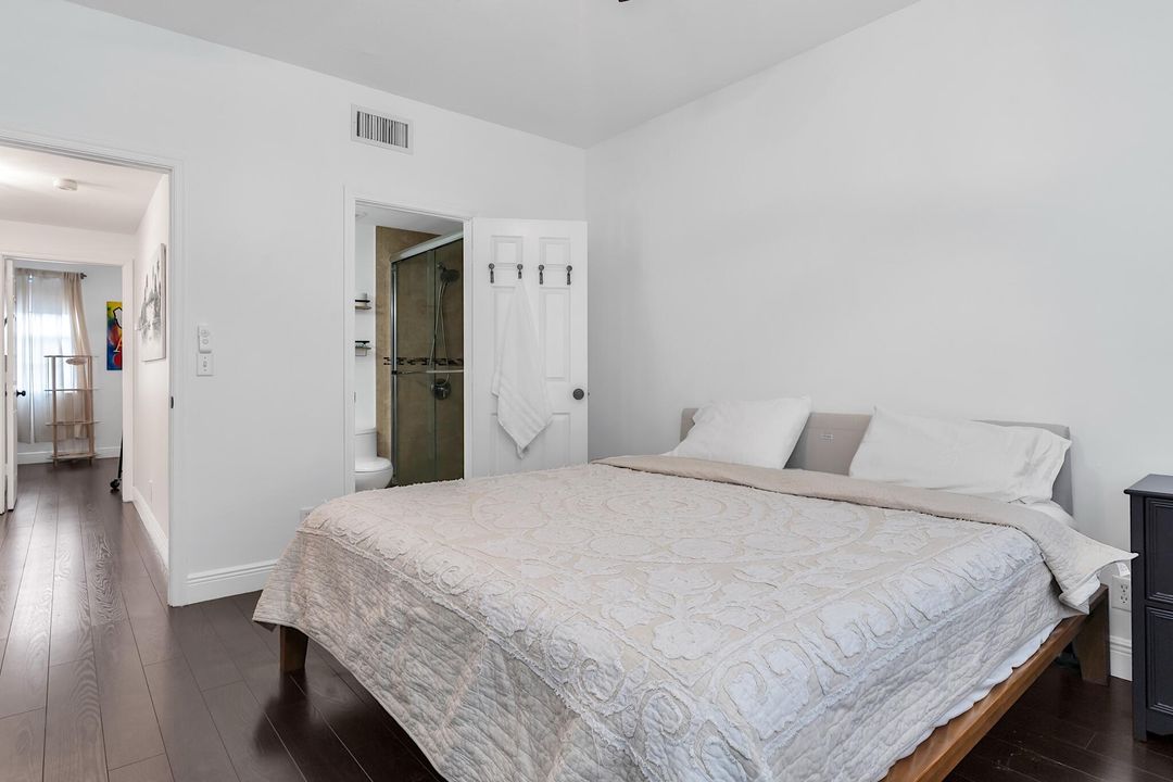 For Sale: $415,000 (2 beds, 2 baths, 1110 Square Feet)