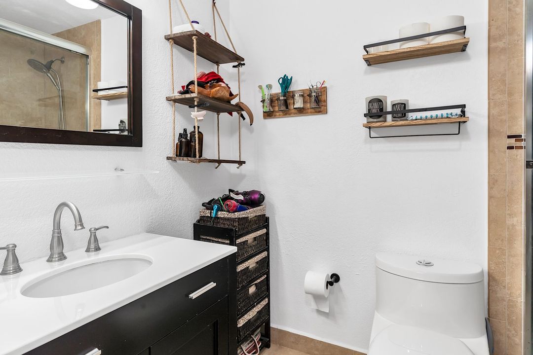 For Sale: $415,000 (2 beds, 2 baths, 1110 Square Feet)