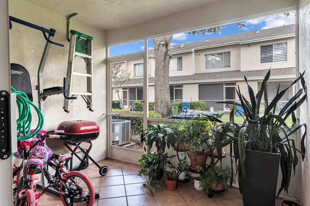 For Sale: $415,000 (2 beds, 2 baths, 1110 Square Feet)