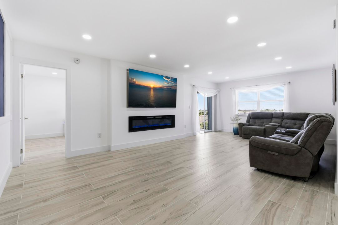 出租: $6,700 (2 贝兹, 2 浴室, 1176 平方英尺)