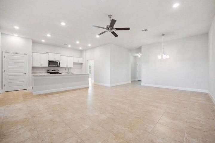 待售: $334,324 (4 贝兹, 4 浴室, 1836 平方英尺)