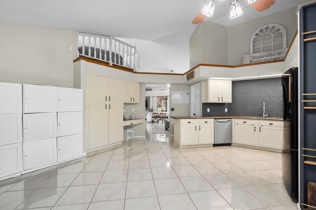 待售: $600,000 (4 贝兹, 2 浴室, 2416 平方英尺)