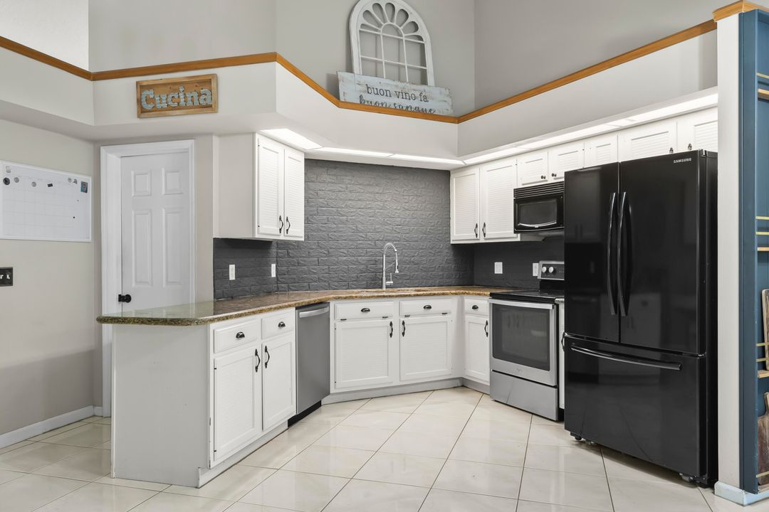 待售: $600,000 (4 贝兹, 2 浴室, 2416 平方英尺)