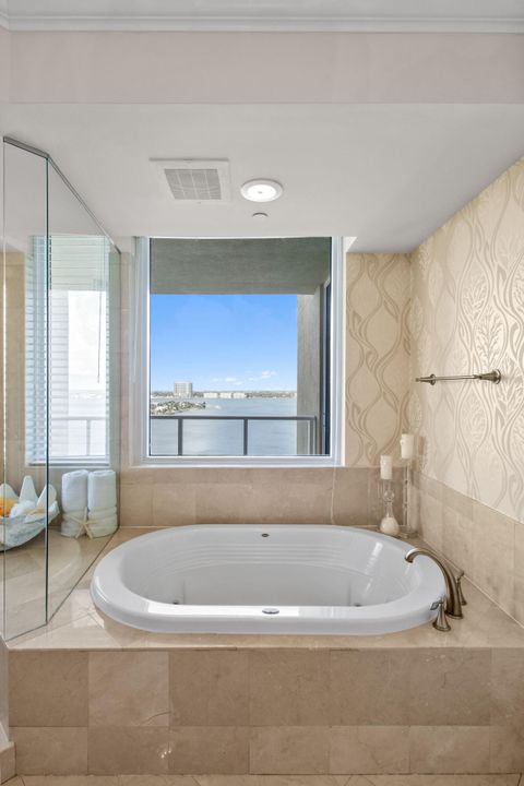 For Sale: $2,495,000 (3 beds, 3 baths, 2818 Square Feet)