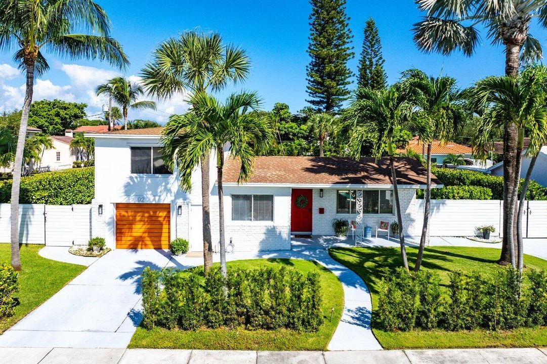 For Sale: $899,900 (3 beds, 2 baths, 2118 Square Feet)