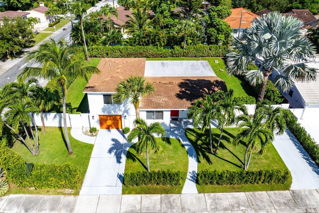 For Sale: $899,900 (3 beds, 2 baths, 2118 Square Feet)