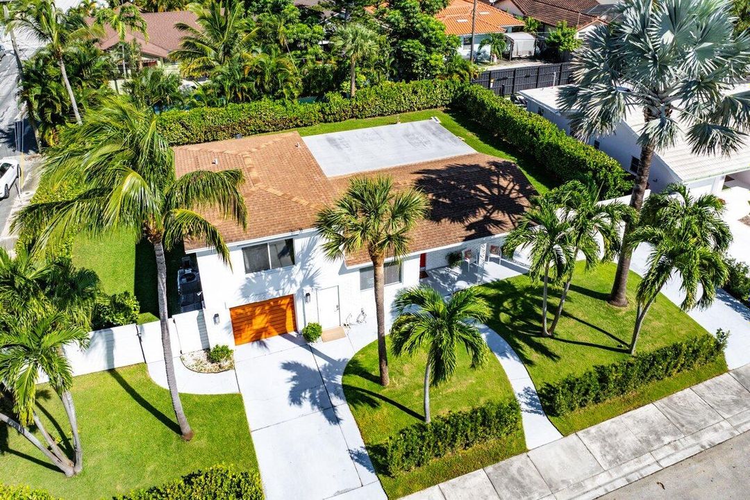 For Sale: $899,900 (3 beds, 2 baths, 2118 Square Feet)