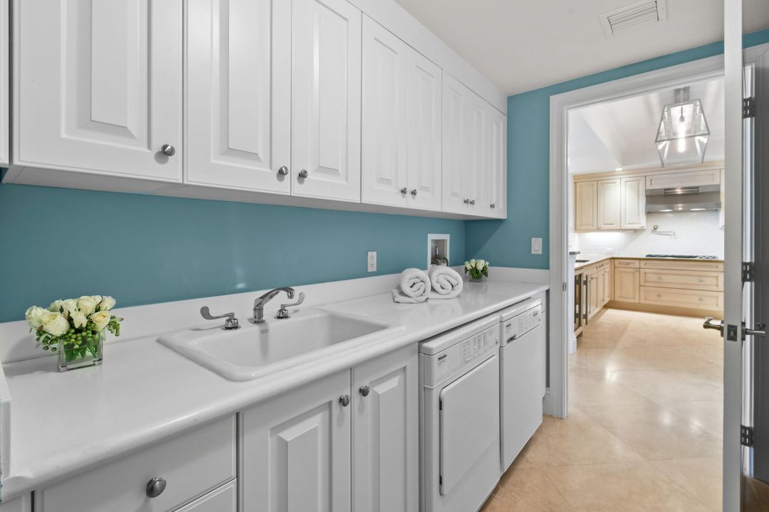 For Sale: $2,495,000 (3 beds, 3 baths, 2818 Square Feet)