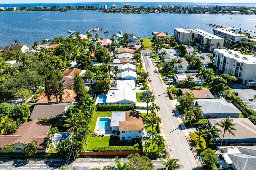 For Sale: $899,900 (3 beds, 2 baths, 2118 Square Feet)