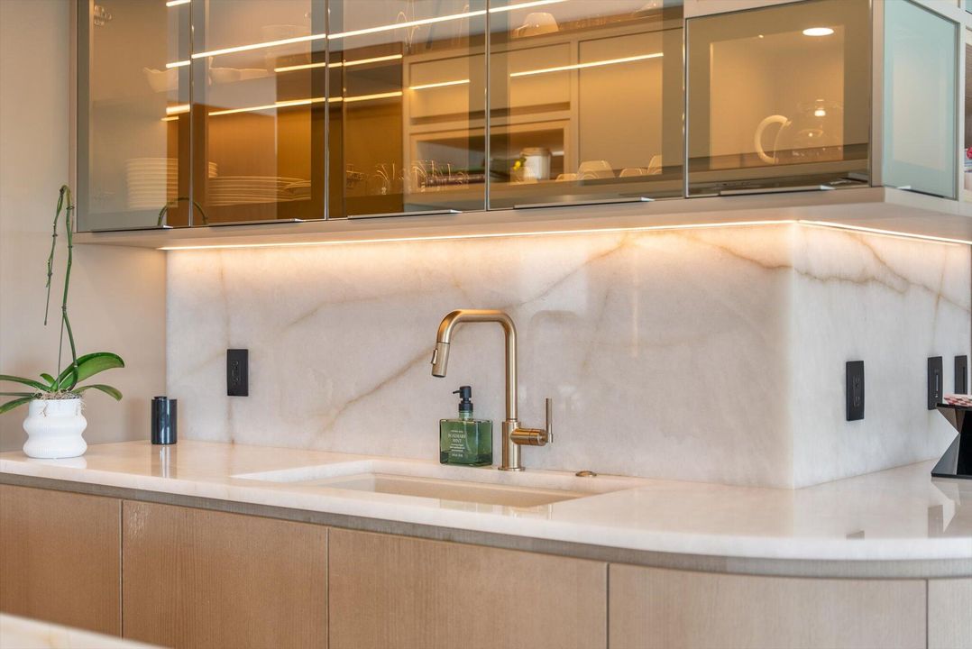 待售: $3,600,000 (3 贝兹, 3 浴室, 2600 平方英尺)