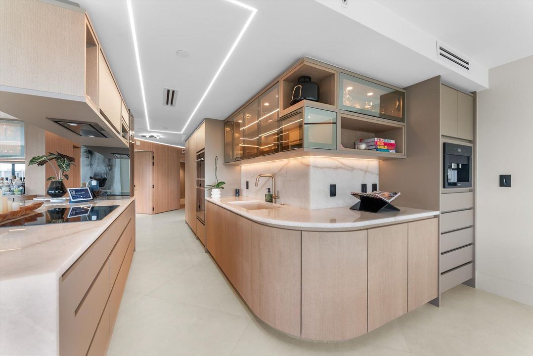 待售: $3,600,000 (3 贝兹, 3 浴室, 2600 平方英尺)