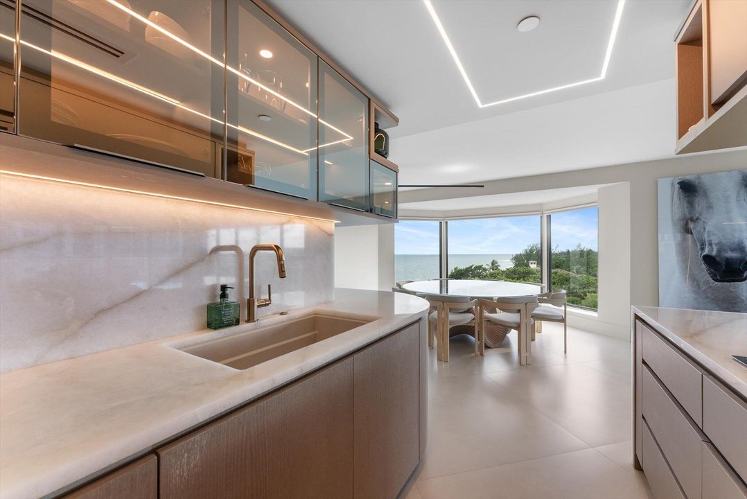 待售: $3,600,000 (3 贝兹, 3 浴室, 2600 平方英尺)