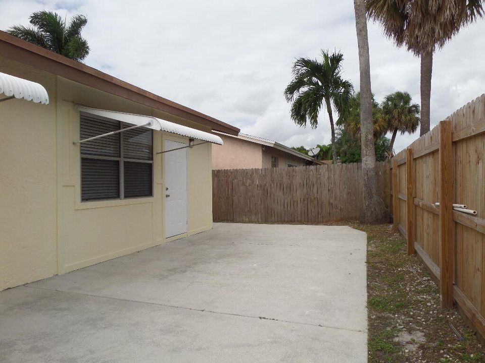 Active With Contract: $2,500 (3 beds, 2 baths, 1506 Square Feet)