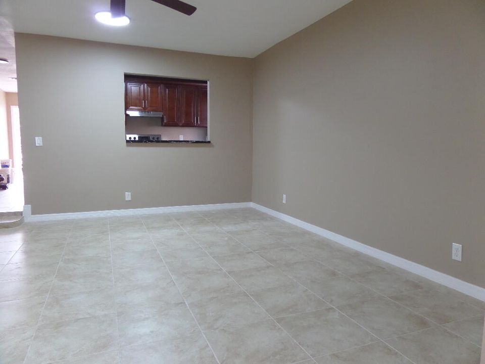 Active With Contract: $2,500 (3 beds, 2 baths, 1506 Square Feet)