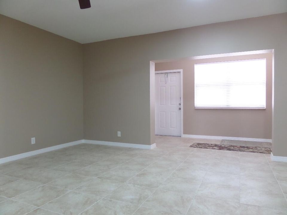 Active With Contract: $2,500 (3 beds, 2 baths, 1506 Square Feet)