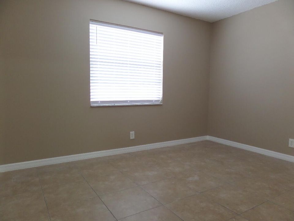Active With Contract: $2,500 (3 beds, 2 baths, 1506 Square Feet)