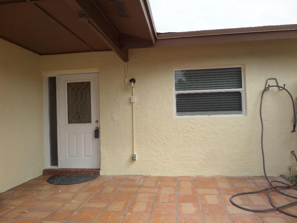 Active With Contract: $2,500 (3 beds, 2 baths, 1506 Square Feet)
