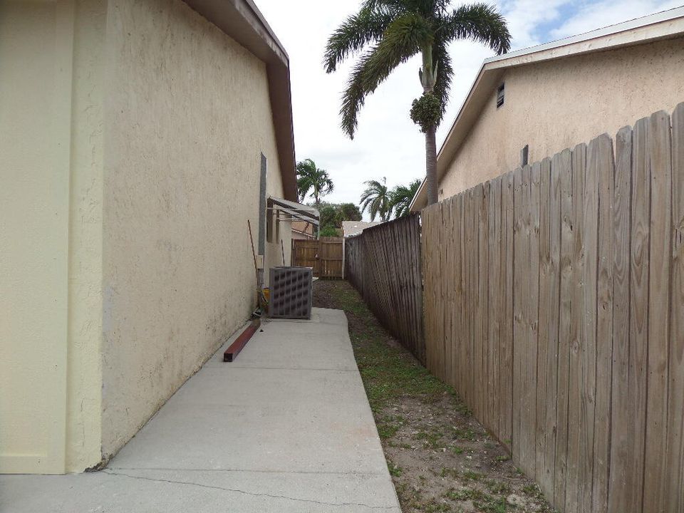 Active With Contract: $2,500 (3 beds, 2 baths, 1506 Square Feet)