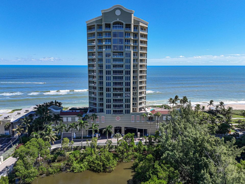 For Sale: $2,495,000 (3 beds, 3 baths, 2818 Square Feet)