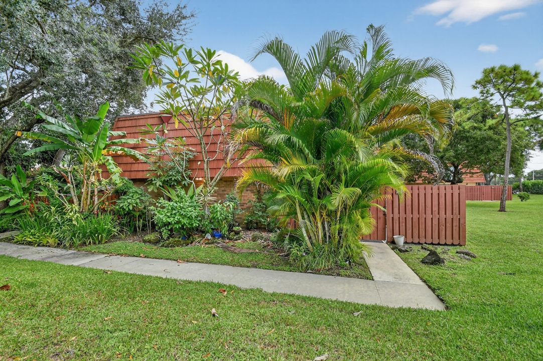 For Sale: $344,900 (2 beds, 2 baths, 1288 Square Feet)