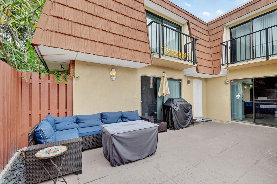 For Sale: $344,900 (2 beds, 2 baths, 1288 Square Feet)
