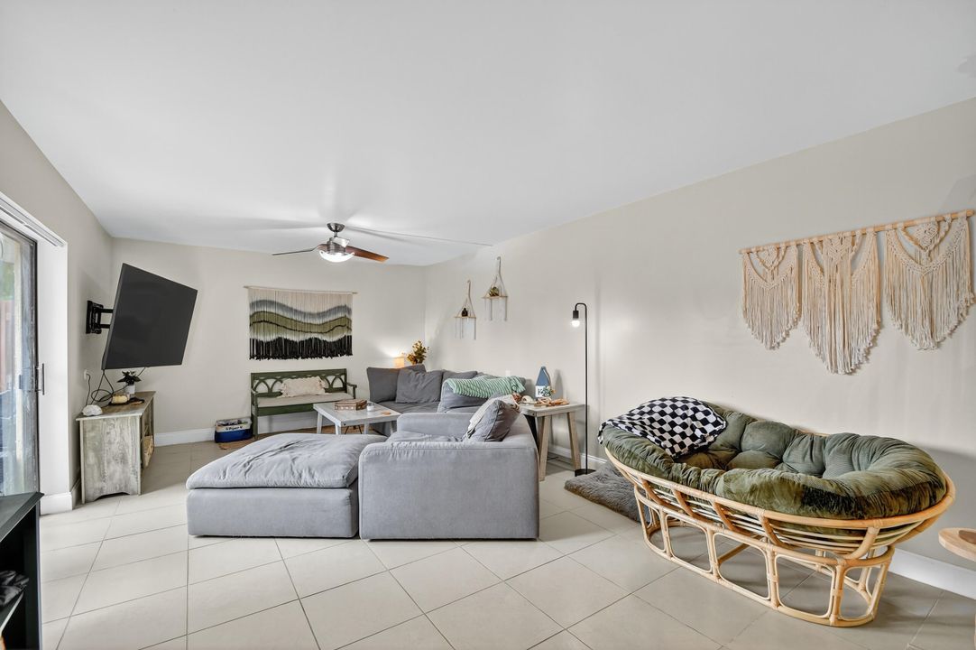 For Sale: $344,900 (2 beds, 2 baths, 1288 Square Feet)