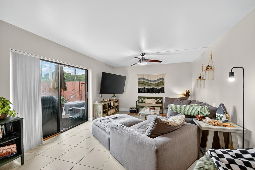 For Sale: $344,900 (2 beds, 2 baths, 1288 Square Feet)