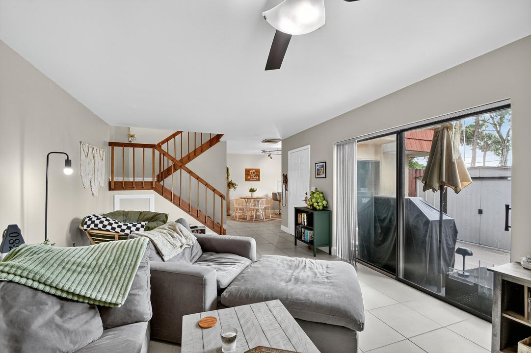 For Sale: $344,900 (2 beds, 2 baths, 1288 Square Feet)