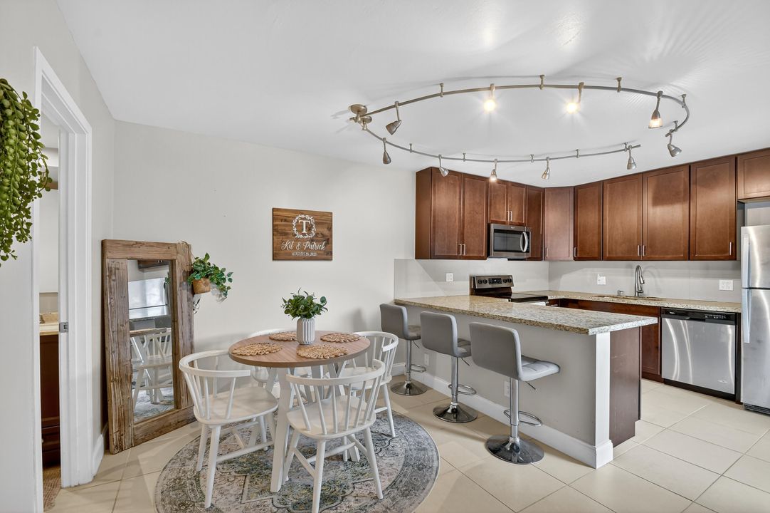 For Sale: $344,900 (2 beds, 2 baths, 1288 Square Feet)