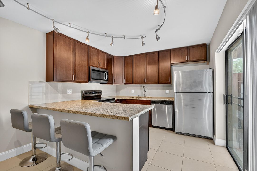 For Sale: $344,900 (2 beds, 2 baths, 1288 Square Feet)