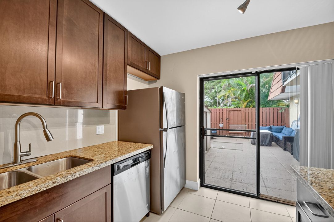 For Sale: $344,900 (2 beds, 2 baths, 1288 Square Feet)