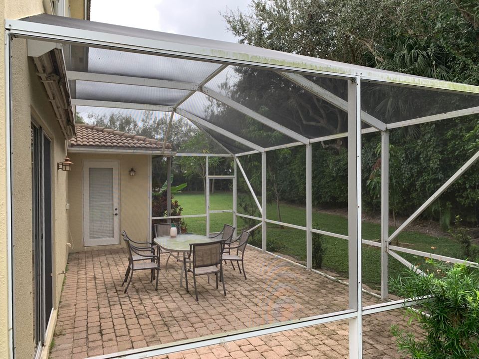 Под контрактом: $3,495 (4 спален, 2 ванн, 2713 Квадратных фут)