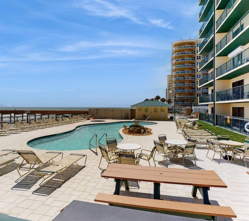 For Sale: $269,900 (1 beds, 1 baths, 600 Square Feet)