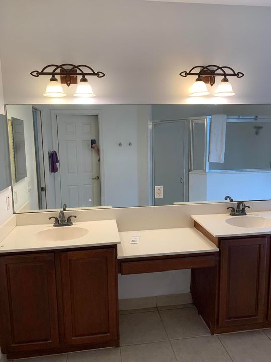 Под контрактом: $3,495 (4 спален, 2 ванн, 2713 Квадратных фут)