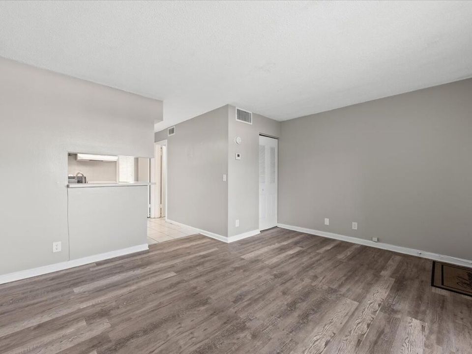 出租: $1,500 (1 贝兹, 1 浴室, 495 平方英尺)