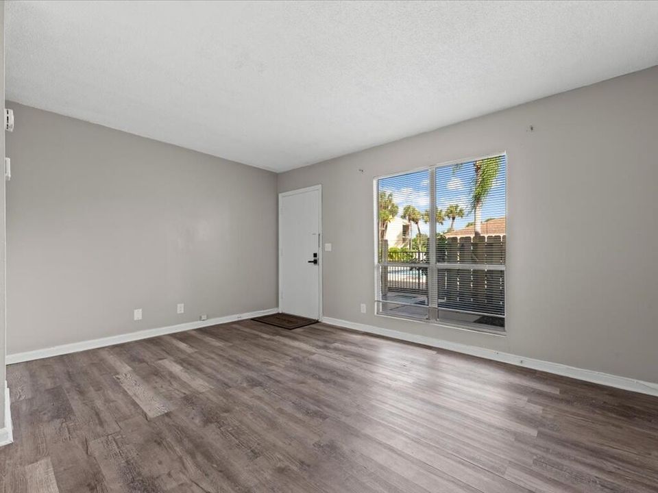 出租: $1,500 (1 贝兹, 1 浴室, 495 平方英尺)