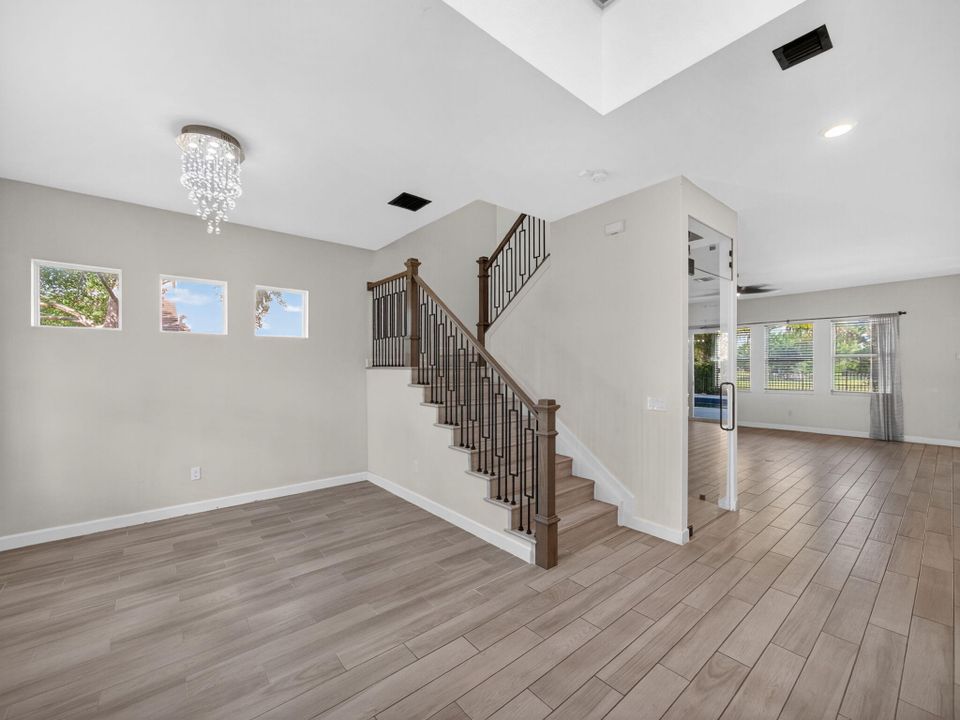 En Venta: $895,000 (5 camas, 4 baños, 3361 Pies cuadrados)