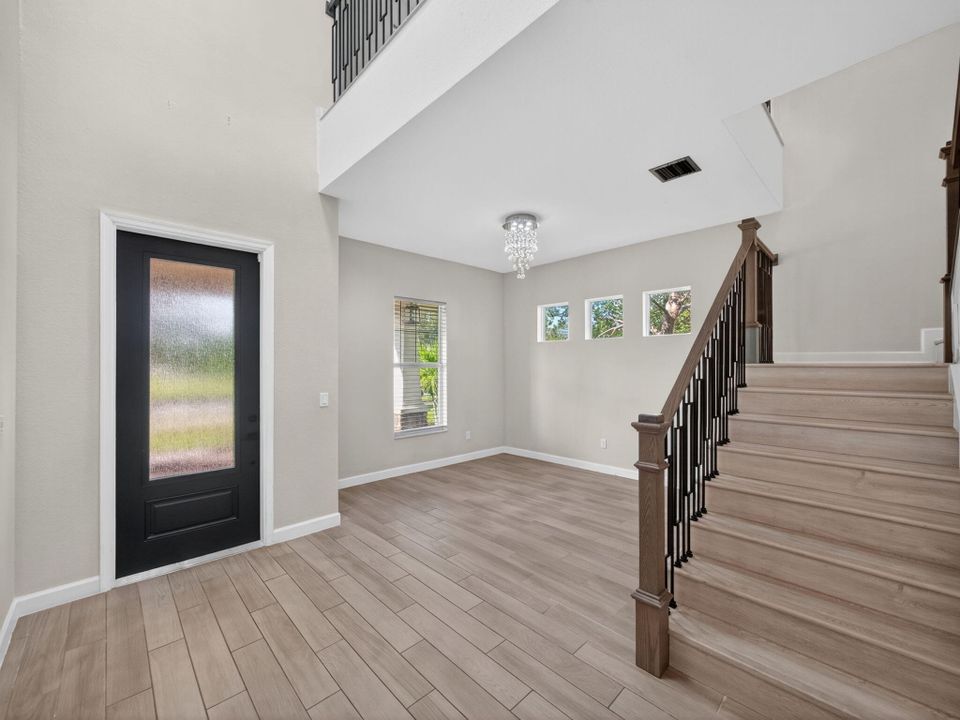 En Venta: $895,000 (5 camas, 4 baños, 3361 Pies cuadrados)