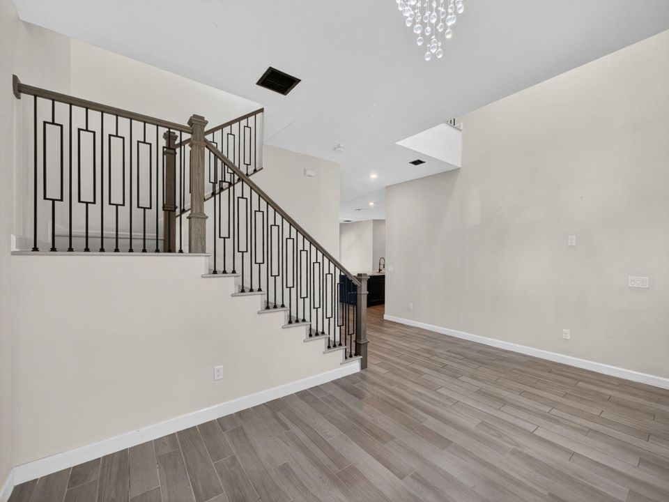 En Venta: $895,000 (5 camas, 4 baños, 3361 Pies cuadrados)