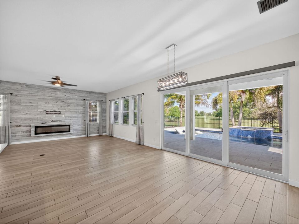 En Venta: $895,000 (5 camas, 4 baños, 3361 Pies cuadrados)