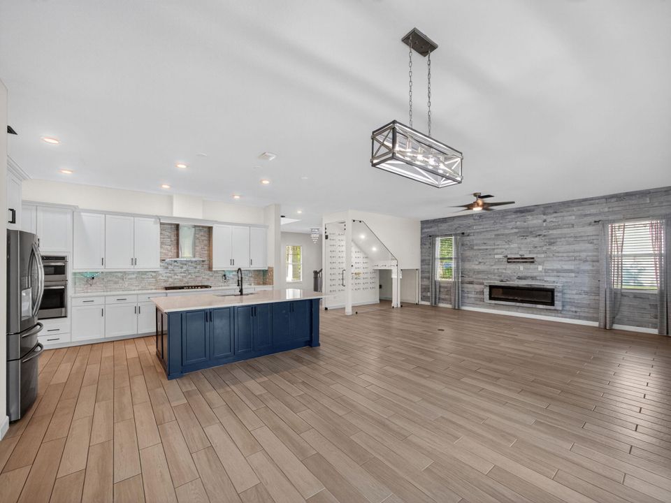 En Venta: $895,000 (5 camas, 4 baños, 3361 Pies cuadrados)