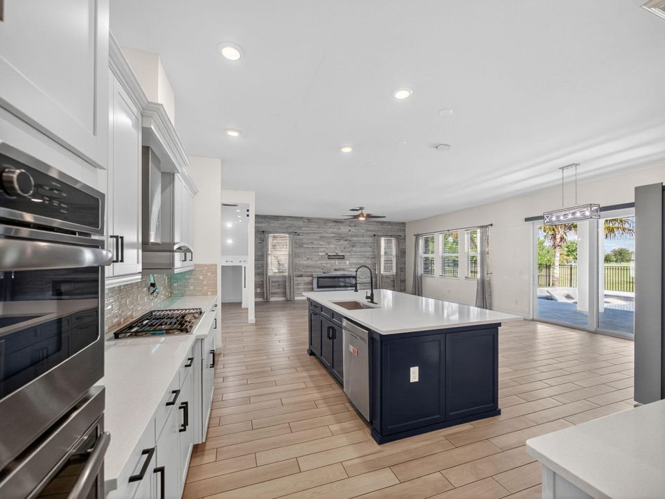 En Venta: $895,000 (5 camas, 4 baños, 3361 Pies cuadrados)